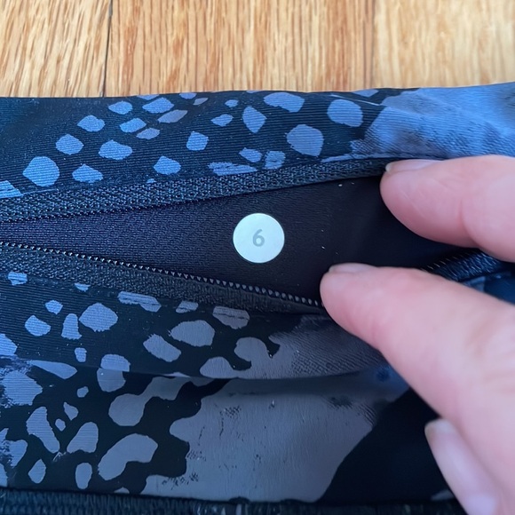 Lululemon‎ Leggings 24”L size 6 B11 - Picture 6 of 8